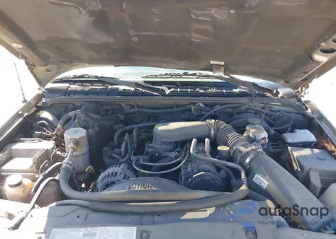 2002 Chevrolet S-10 Ls из США, поврежденный, VIN 1GCDT13W82K221769